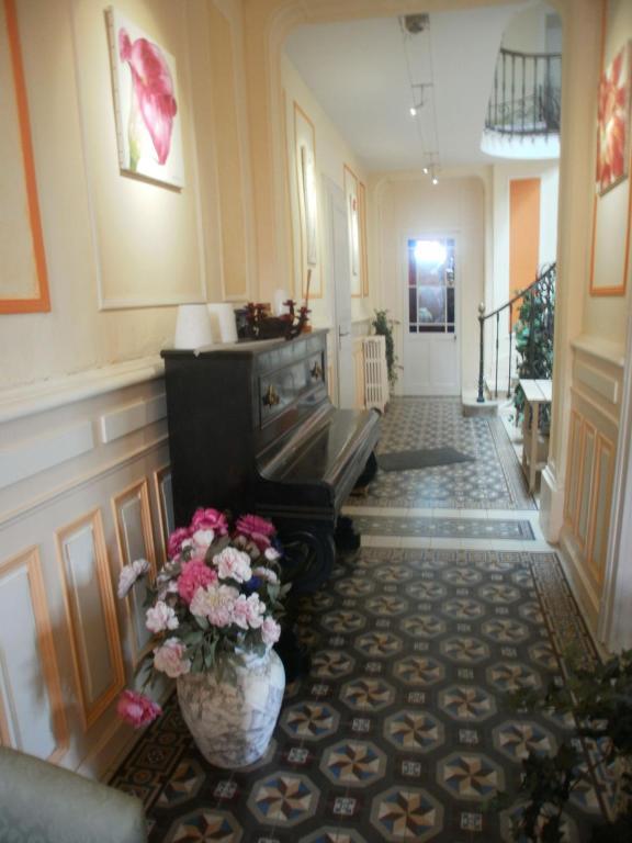贾汀雷斯酒店 Gemmelaincourt 外观 照片
